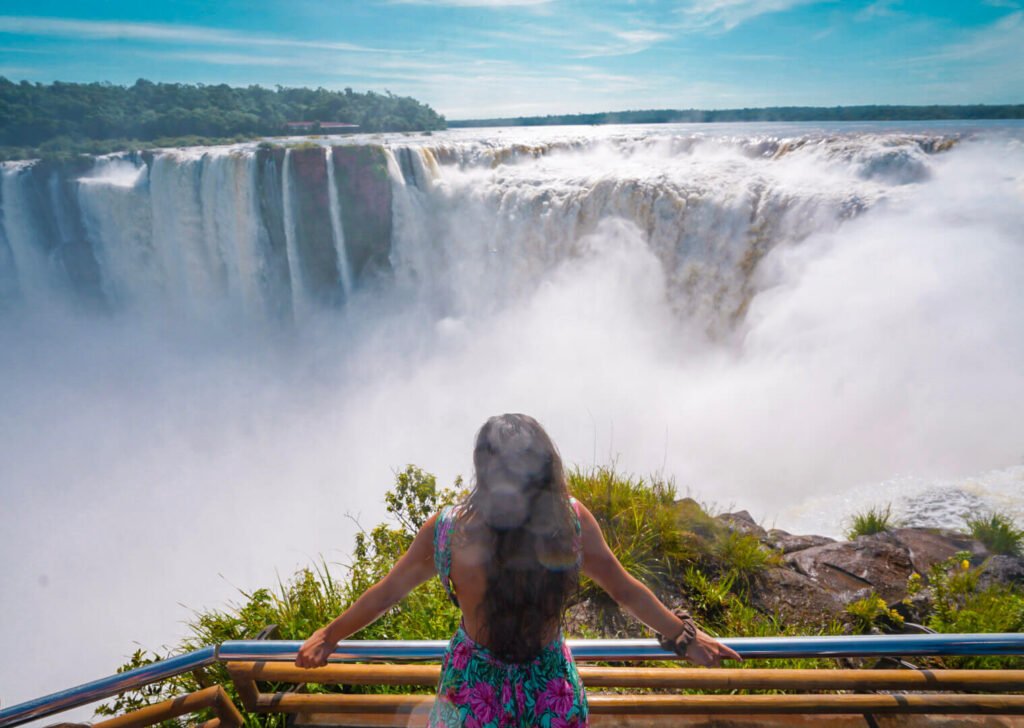 how to get to Argentina from Iguazu Falls 