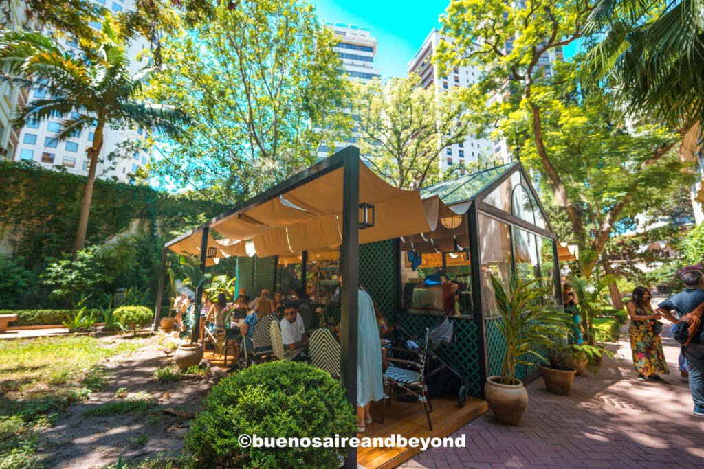 outfoor cafe Los Jardines de las Barquin Buenos Aires